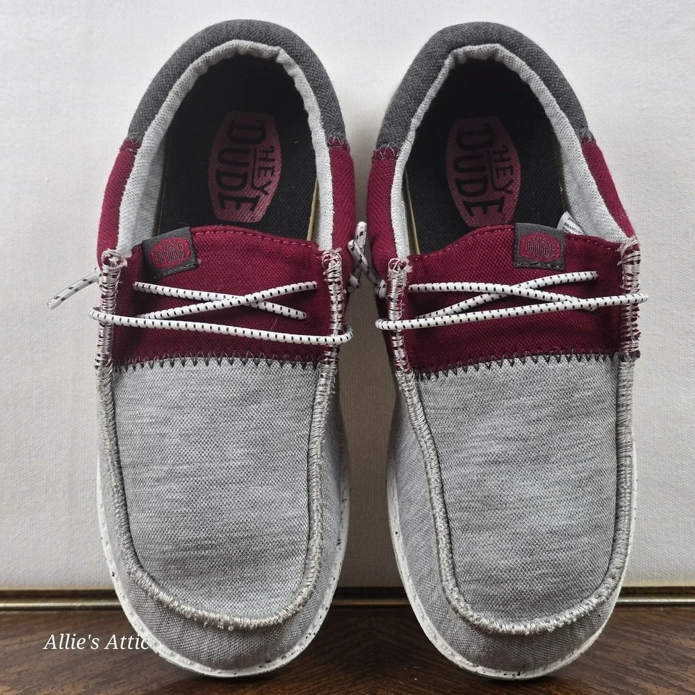 Hey Dude Wally Youth Tri Varsity Crimson Red Gray Size YT3 Summer Beach Casual‎